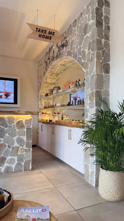 Salt and Stone Massage Bar — photo 3