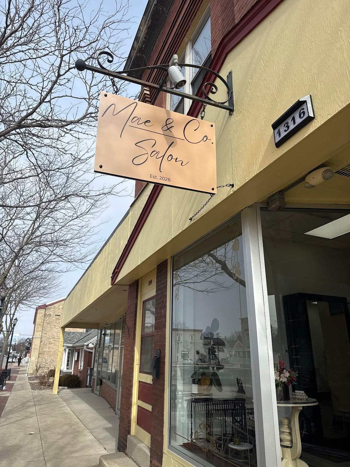 Mae & Co. Salon — photo 1