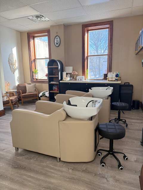 Mae & Co. Salon — photo 2