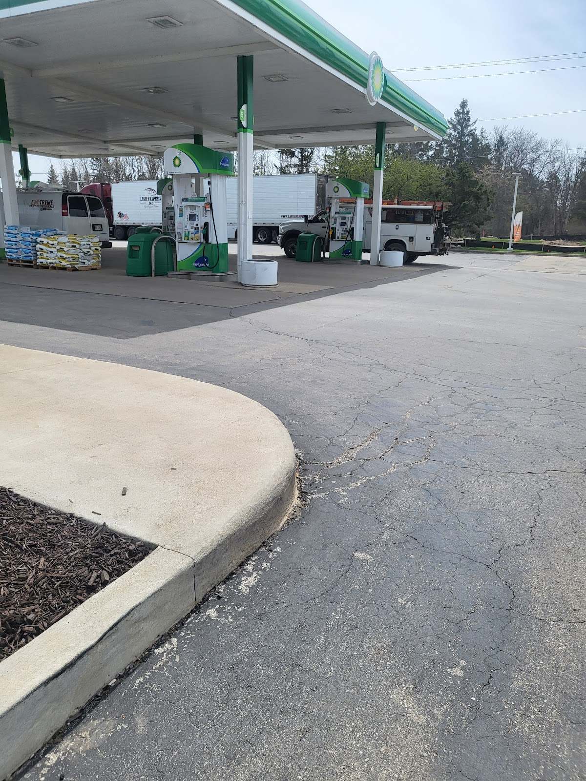 bp (N Port Washington Rd) — photo 5