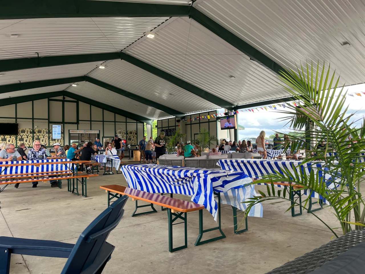 Hansen Park Beer Garden — photo 1