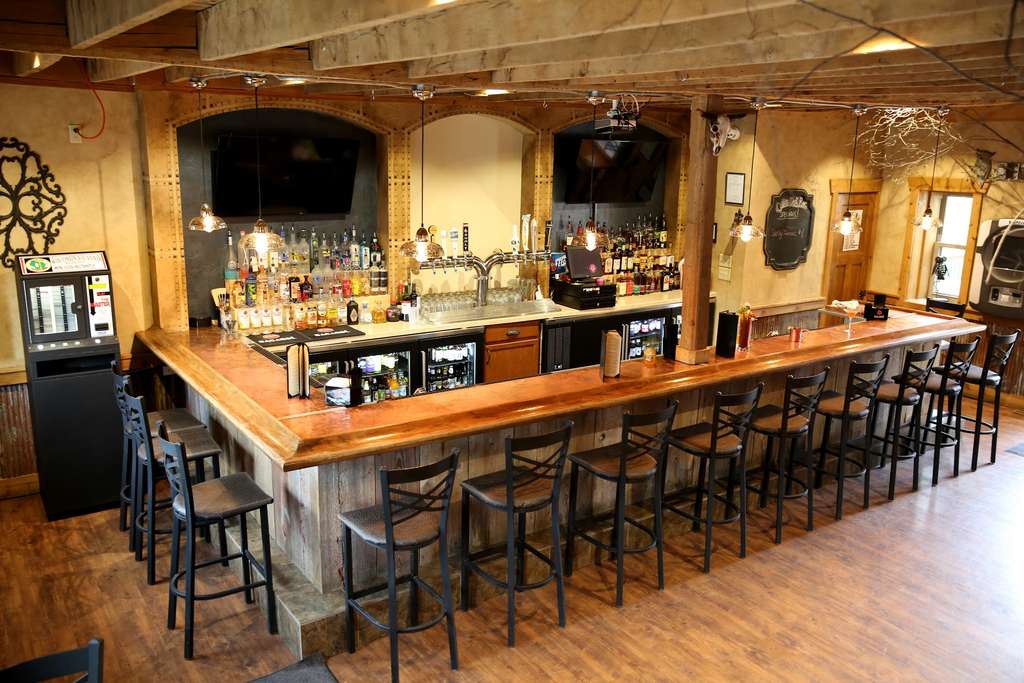 Collin's Deck Bar