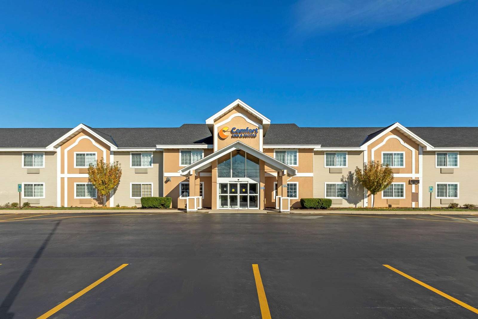 Comfort Inn & Suites Jackson - West Bend — photo 1