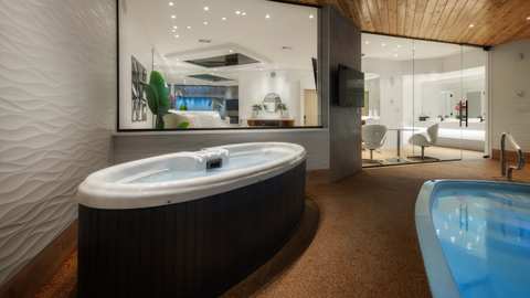 Sybaris Pool Suites Mequon — photo 4