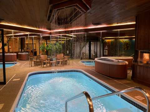 Sybaris Pool Suites Mequon — photo 5