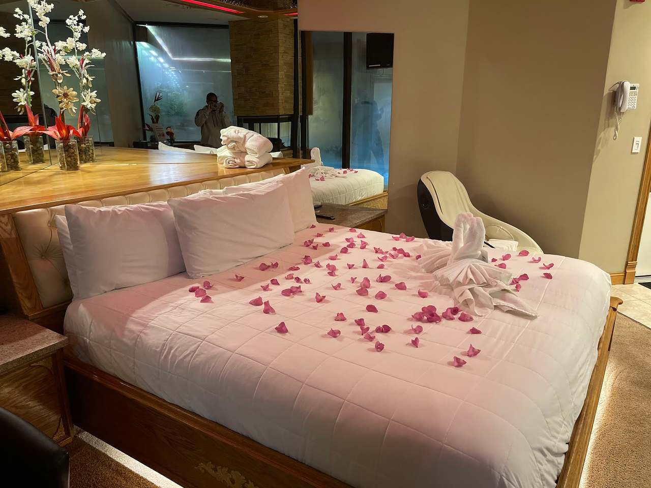 Sybaris Pool Suites Mequon — photo 8