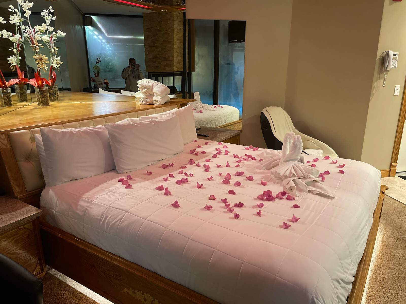 Sybaris Pool Suites Mequon — photo 8