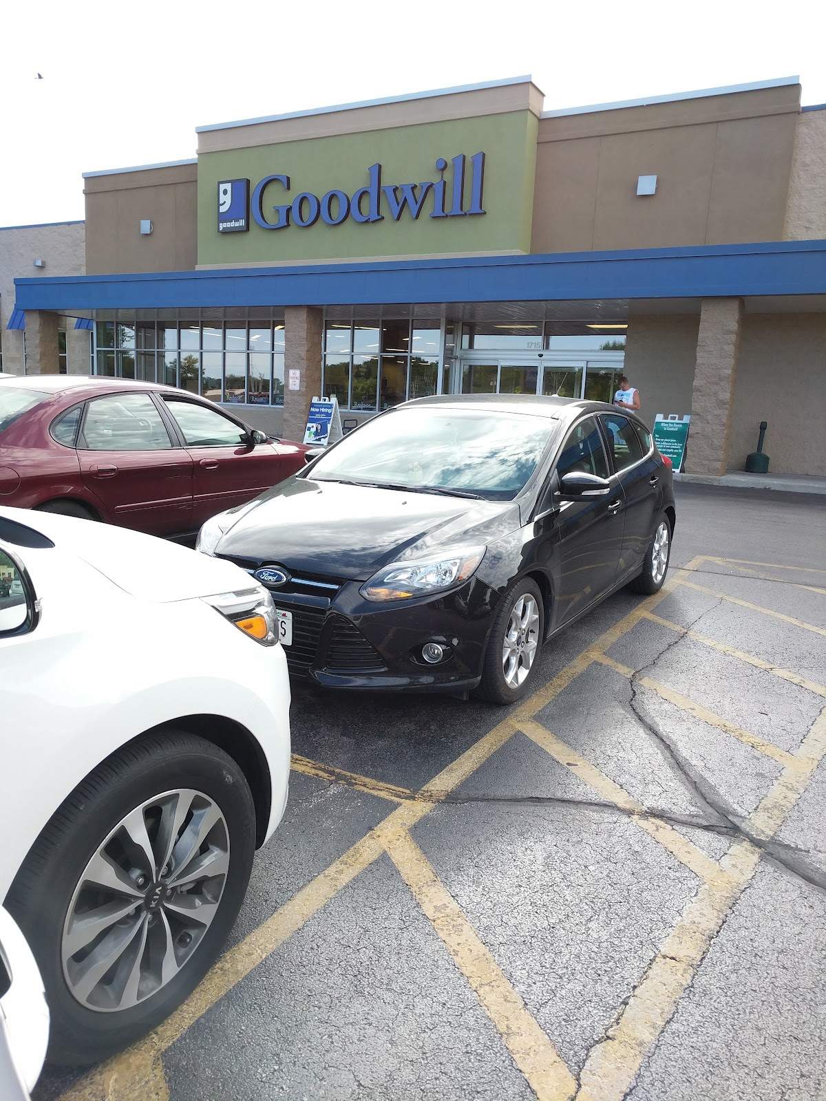 Goodwill Store & Donation Center — photo 4