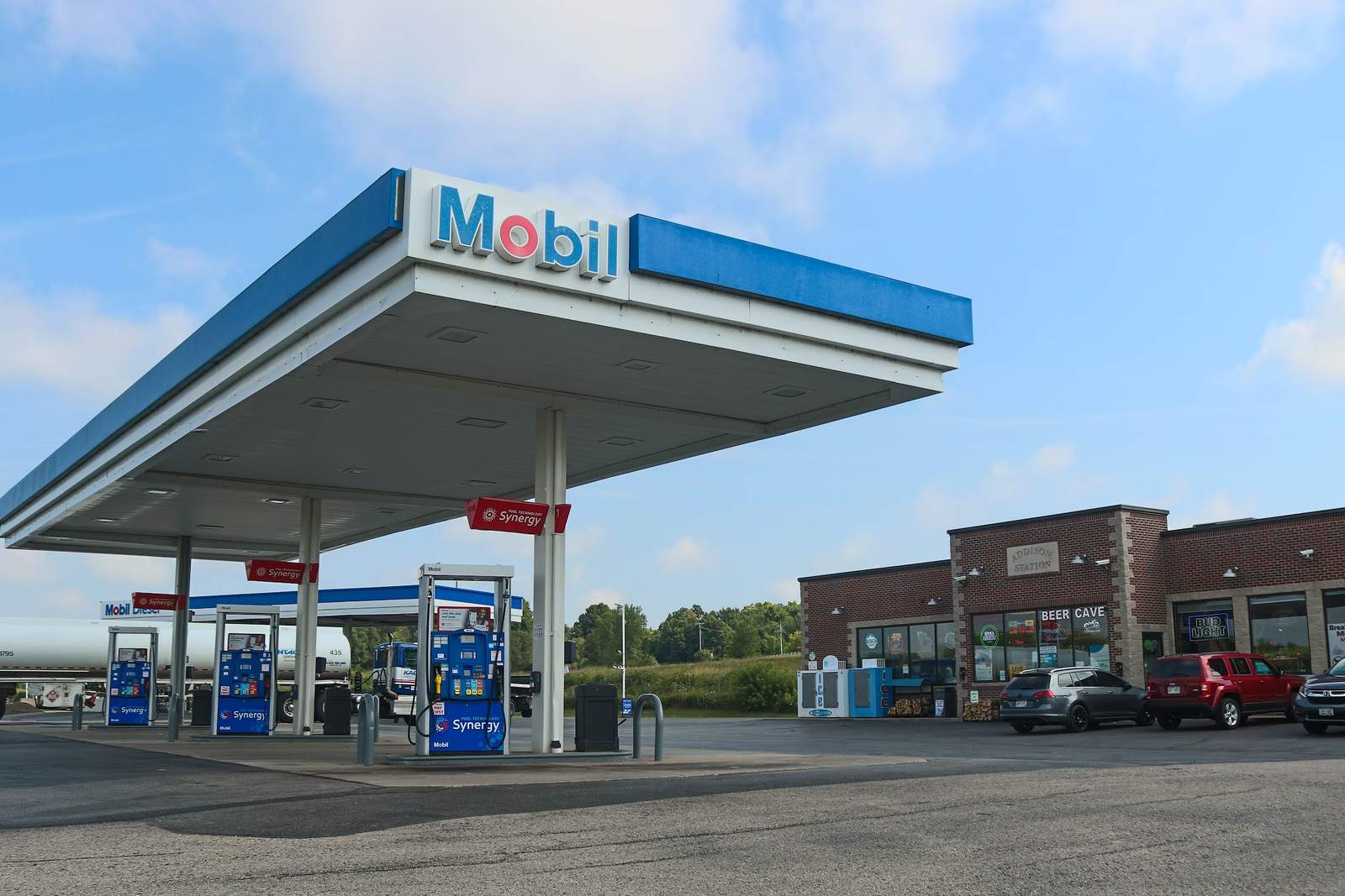 Addison Station Mobil & Cafe — photo 4