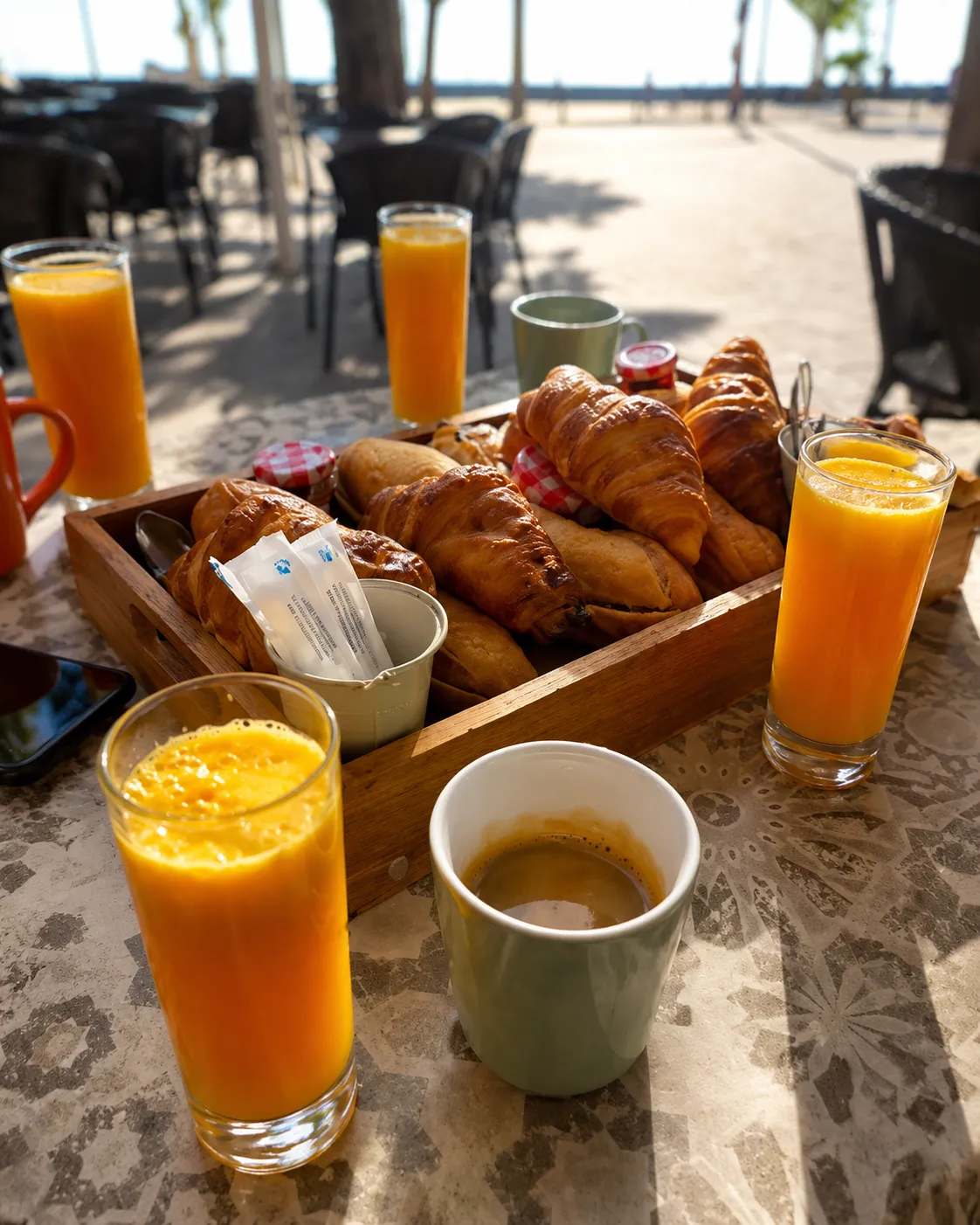 Le Café Des Platanes — photo 4