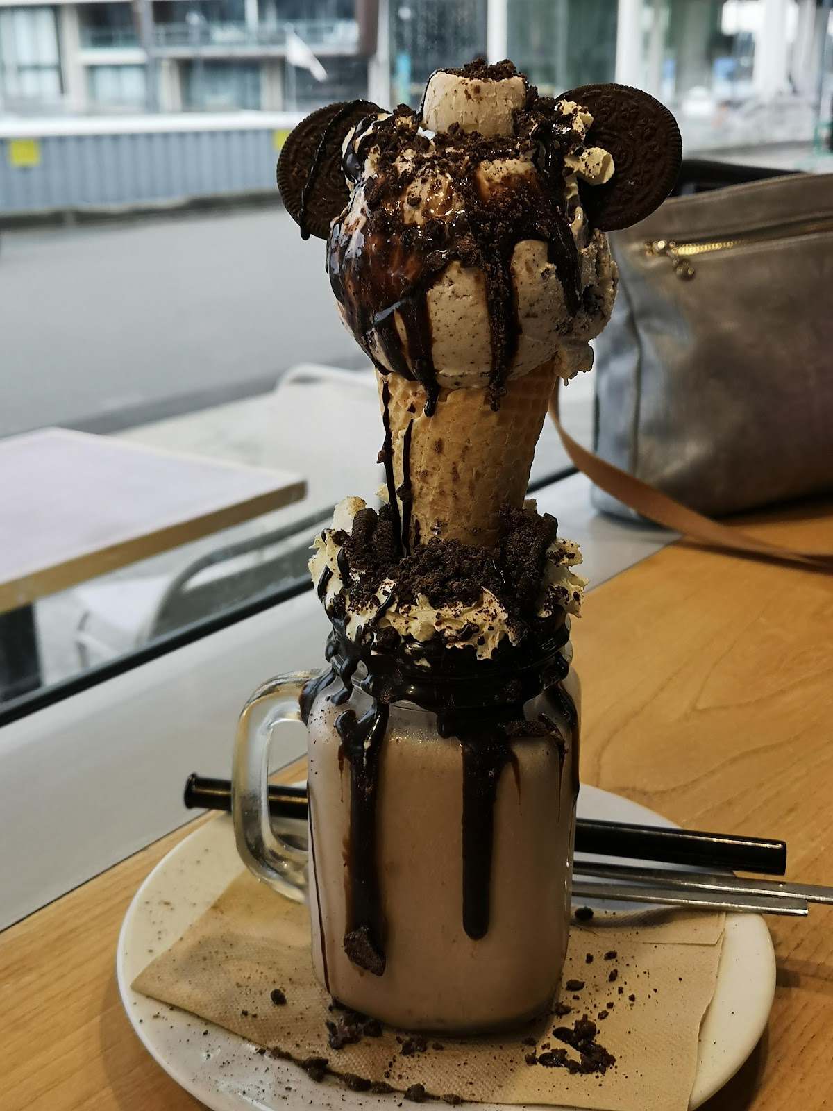 The Enormous Crocodile & Shake Bar — photo 2