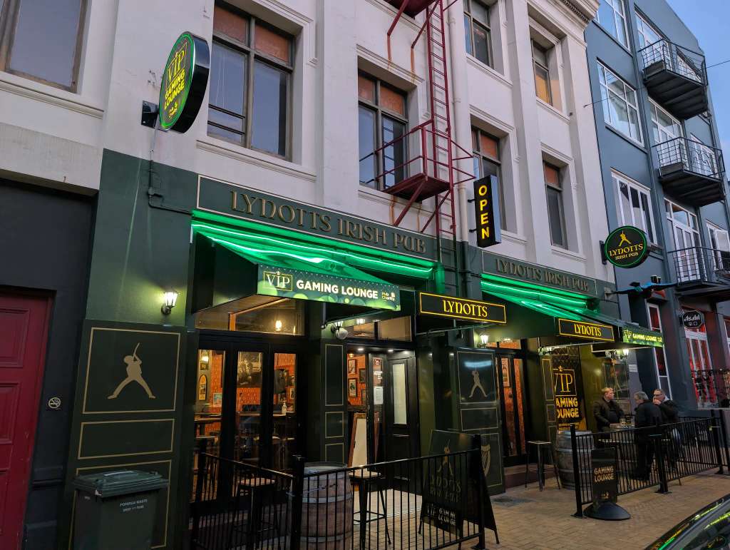 Lynott's Irish Pub