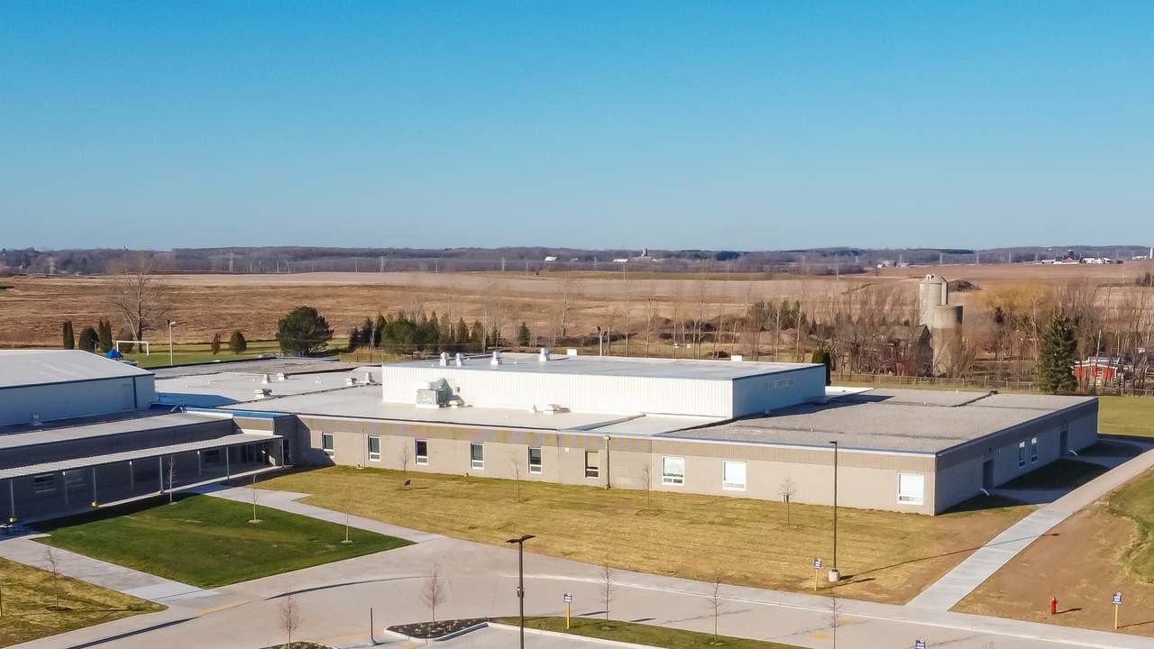 Ozaukee Elementary School — photo 1