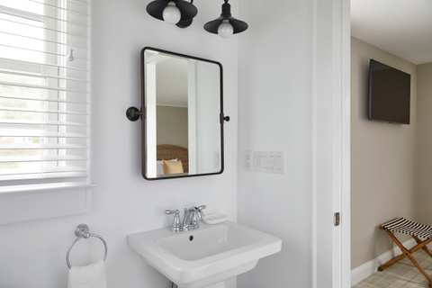 The Kent Collection | The Firefly Inn — photo 3