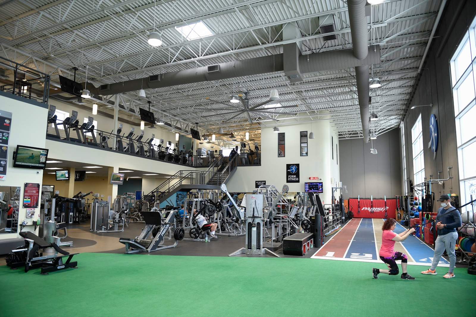 Form & Fitness Health Club — photo 1