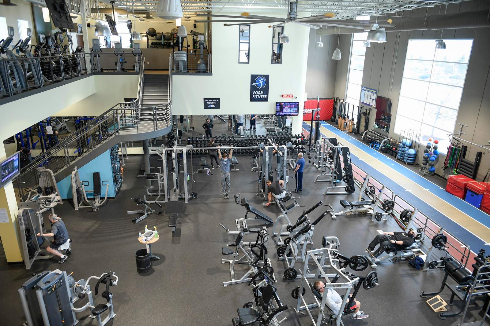 Form & Fitness Health Club — photo 2