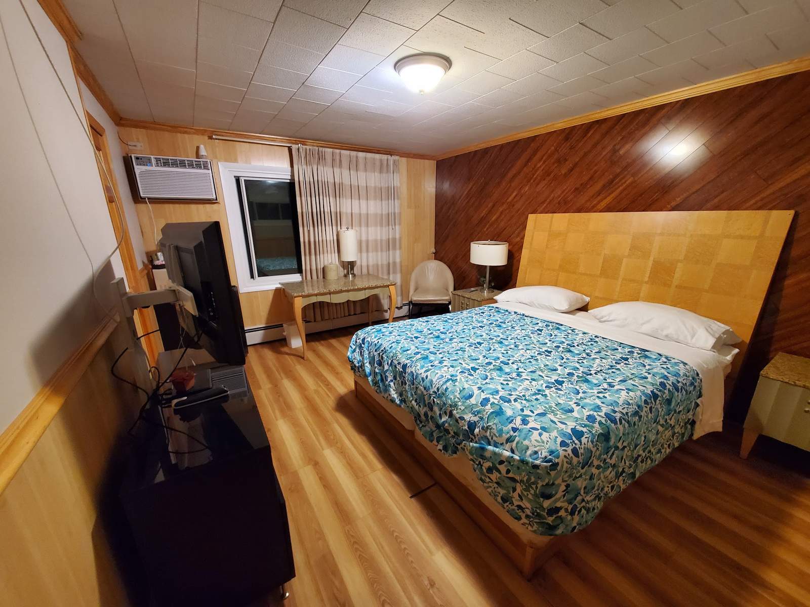 Random Lake Motel — photo 2
