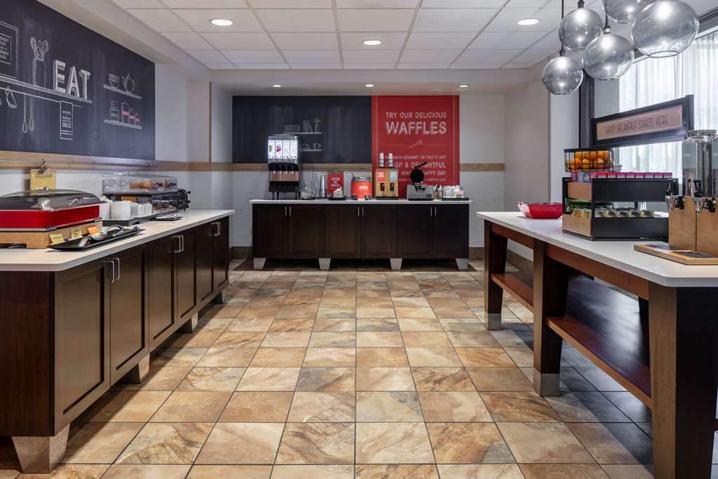 Hampton Inn & Suites Grafton — photo 10