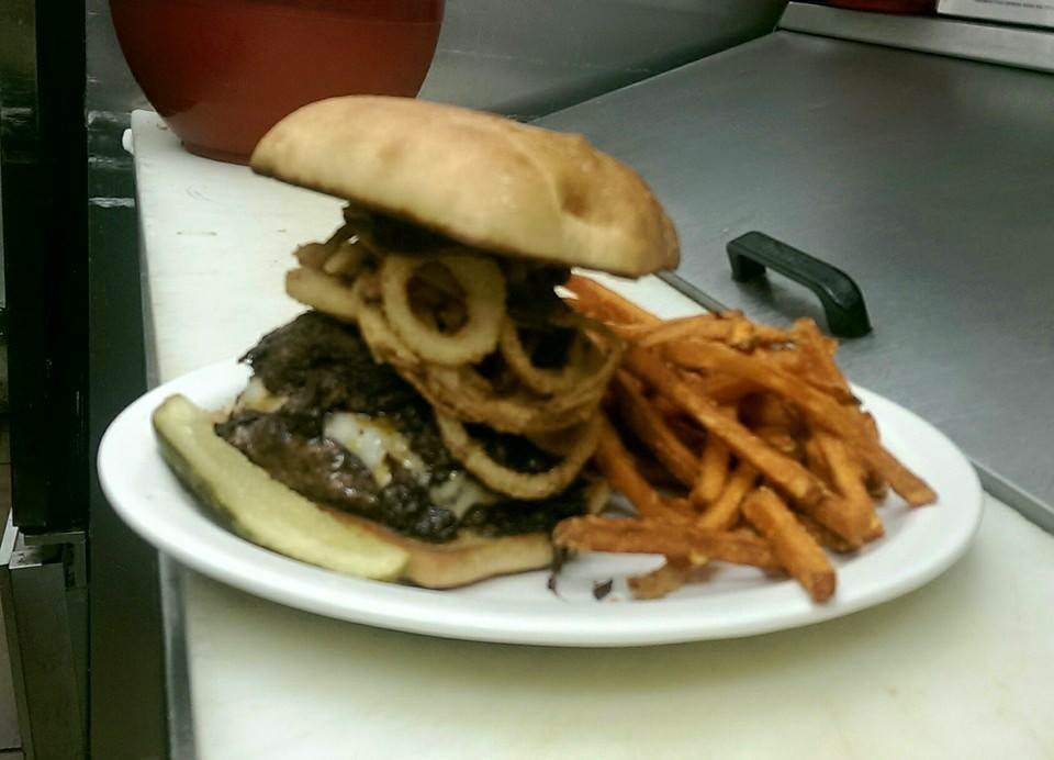 Nuckleheadz Bar & Grill — photo 2