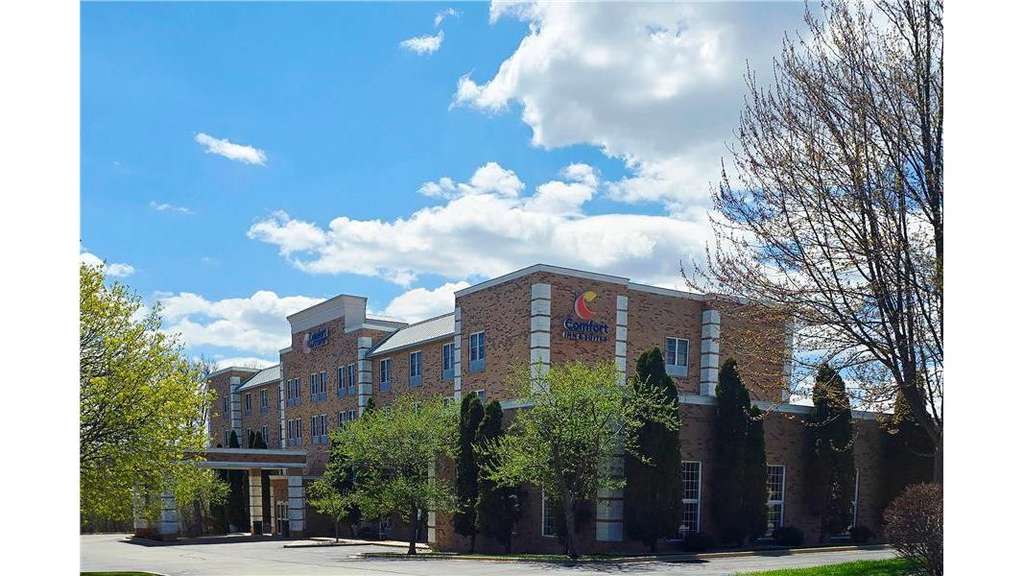 Comfort Inn & Suites Grafton-Cedarburg