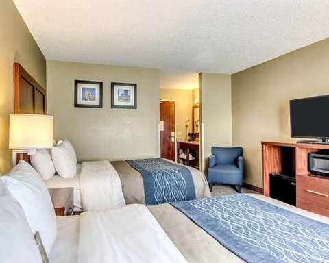 Comfort Inn & Suites Grafton-Cedarburg — photo 2