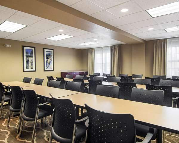 Comfort Inn & Suites Grafton-Cedarburg — photo 6