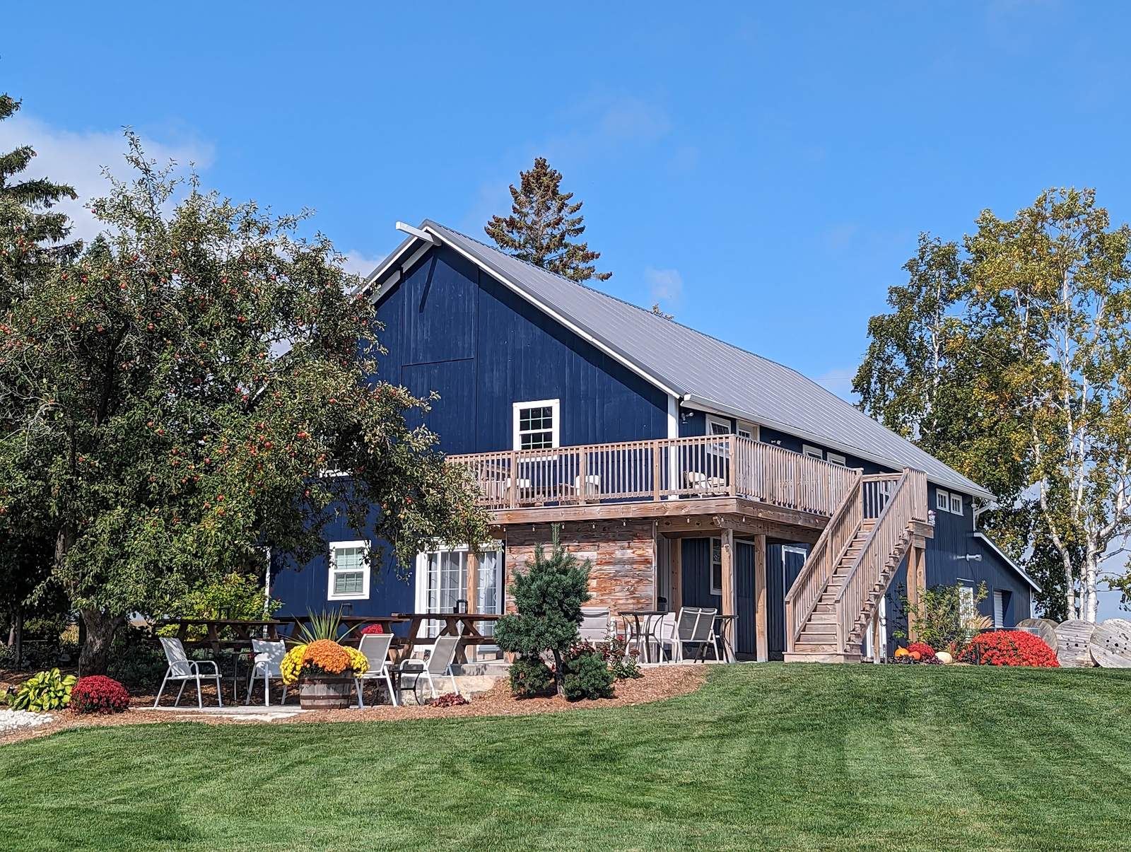Blue Barn on the Green — photo 3