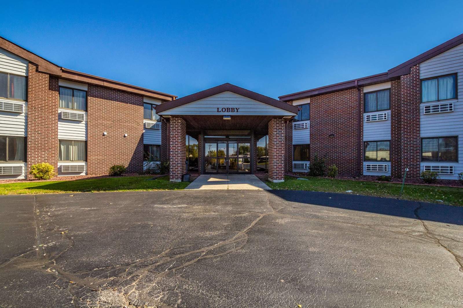 Motel 6 Saukville, WI — photo 1