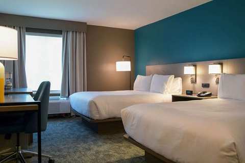 Comfort Inn & Suites NW Milwaukee — photo 2