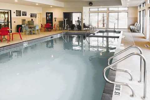 Comfort Inn & Suites NW Milwaukee — photo 3