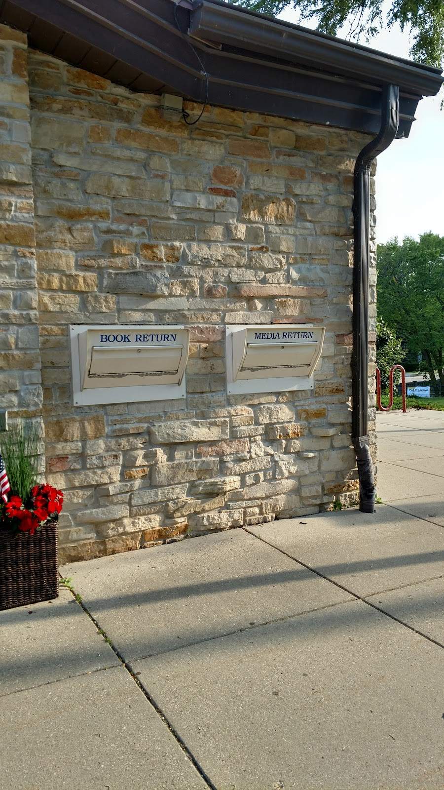 W.J. Niederkorn Library — photo 5