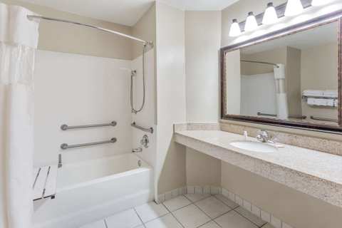 Baymont by Wyndham Mequon Milwaukee Area — photo 4