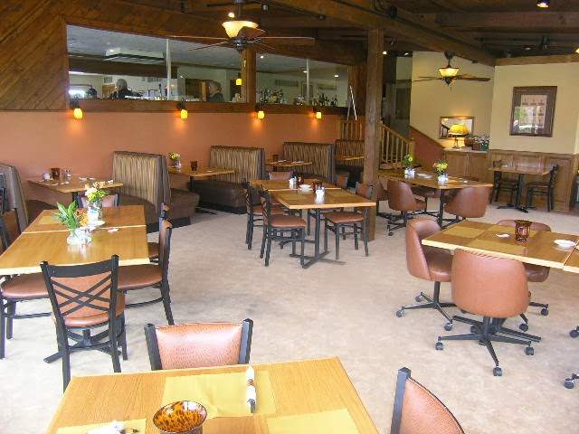 The Bunkers Restaurant at Edgewater Golf Club — photo 1