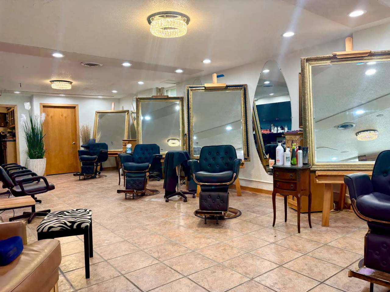 Henry Steven's Salon — photo 1