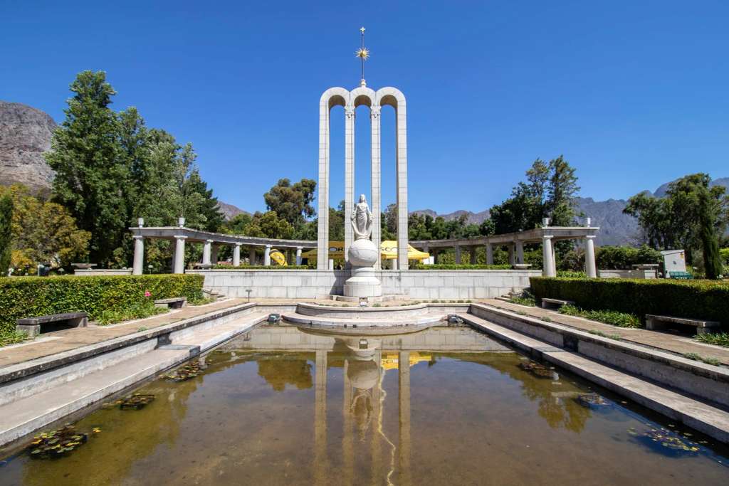 Huguenot Memorial Monument