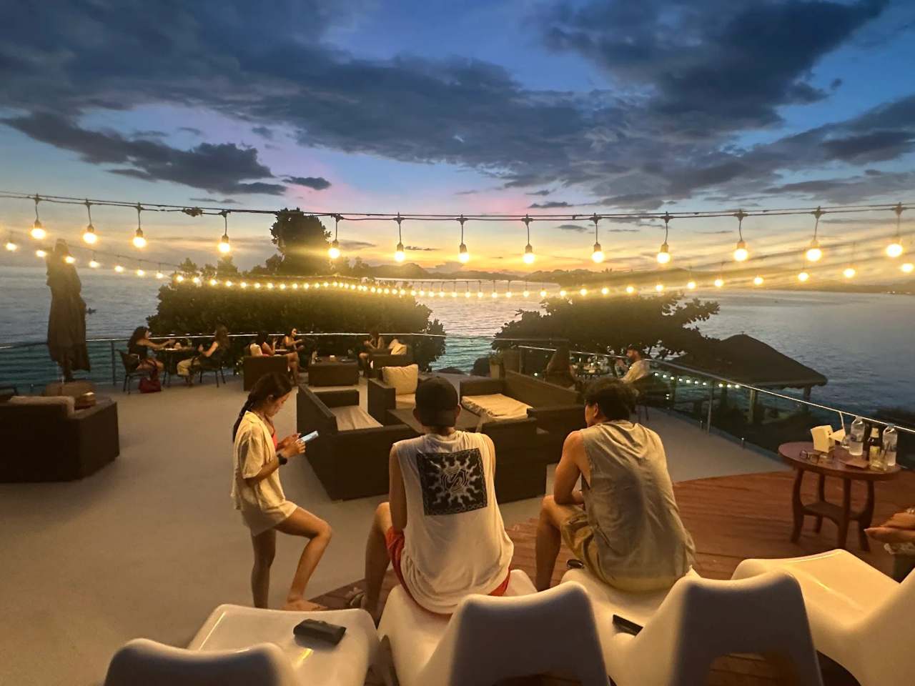 White Sand Rooftop Bar & Beach Club — photo 5