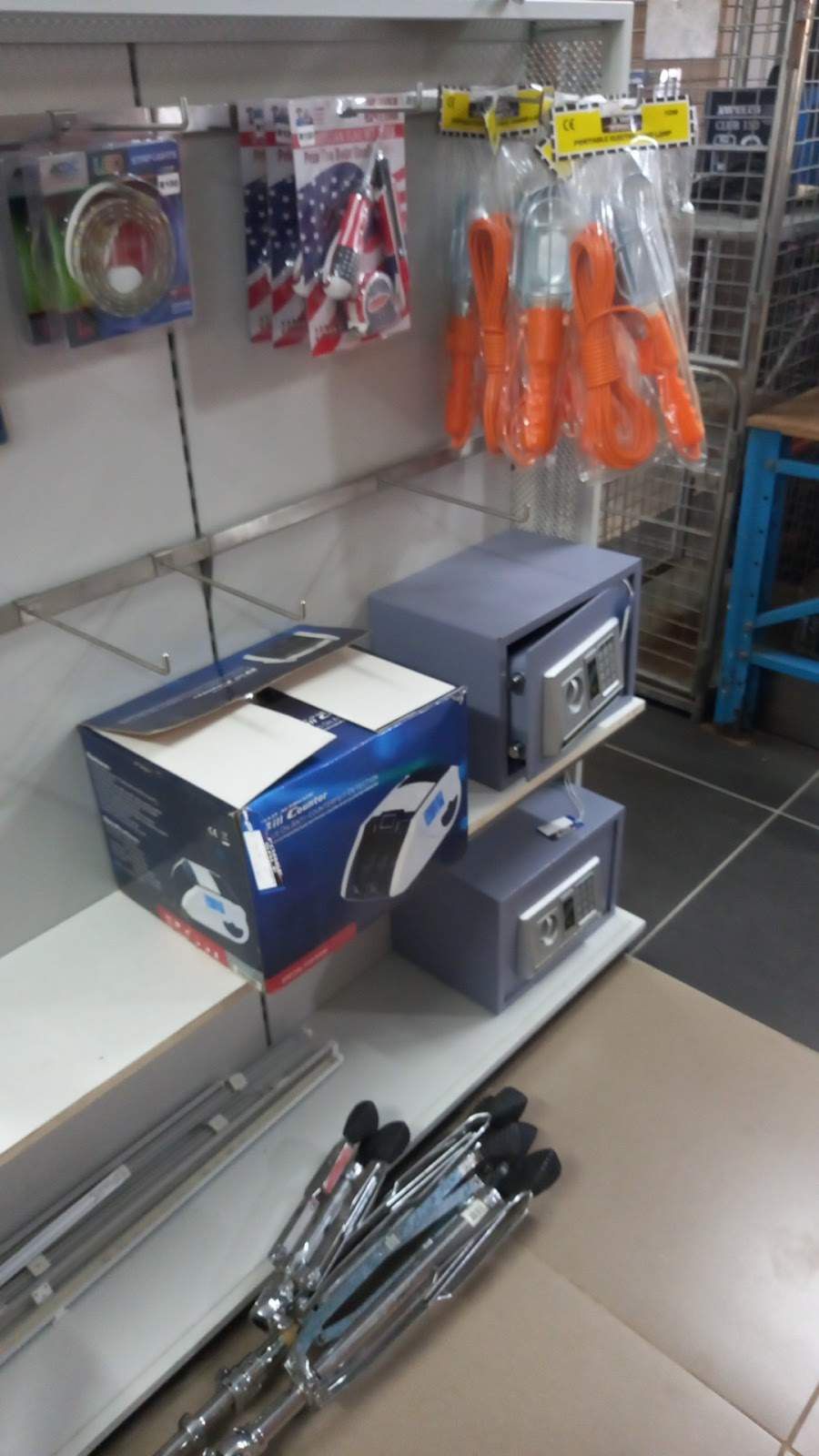 Secondhand Warehouse — photo 4
