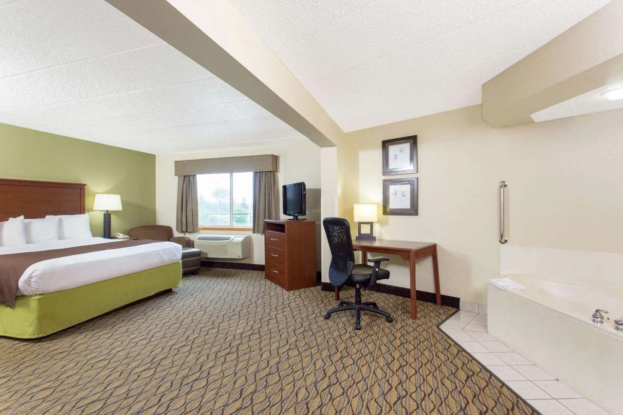 AmericInn by Wyndham Sheboygan — photo 2