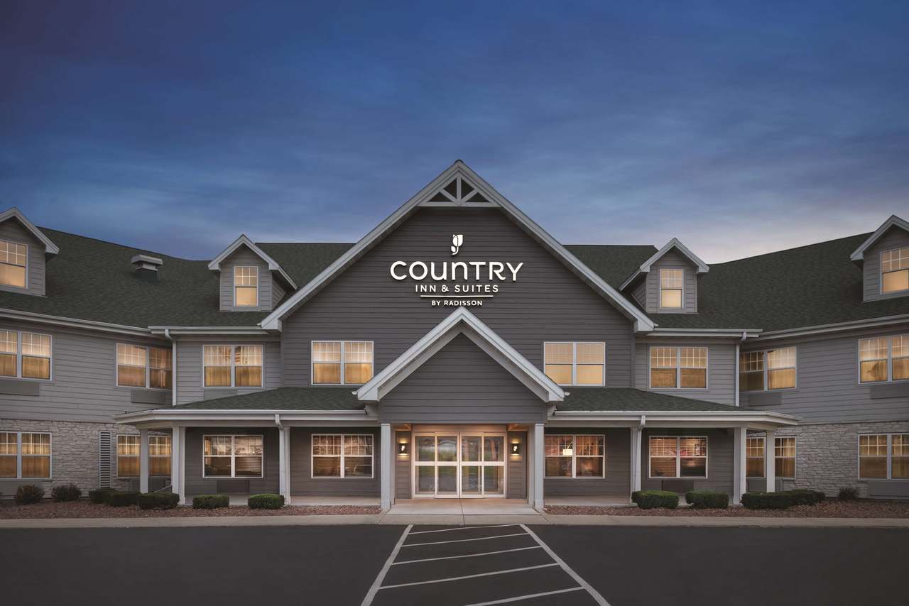 Country Inn & Suites by Radisson, Germantown, WI — photo 1