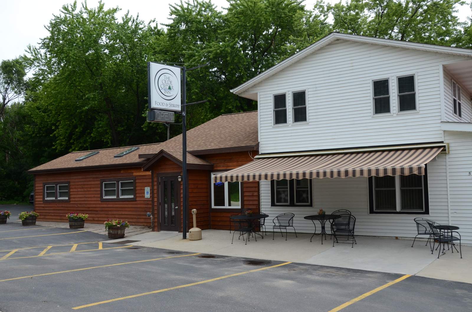 The Olde Cedar Inn — photo 3