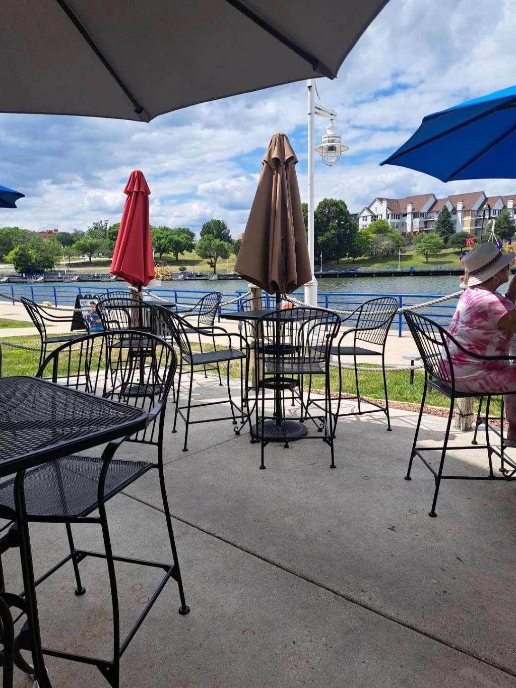 Anglers Pub & Grill