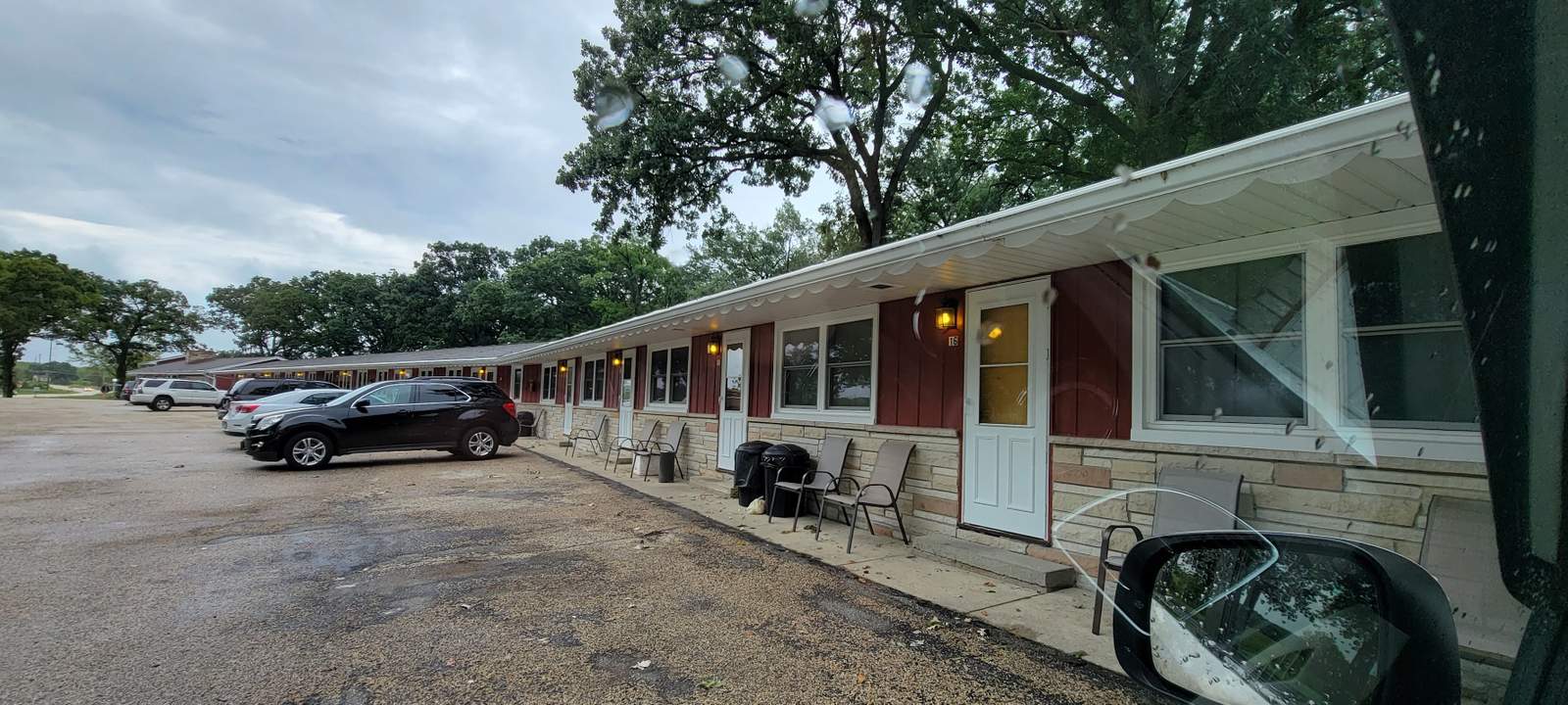 Royal Oaks Motel — photo 1