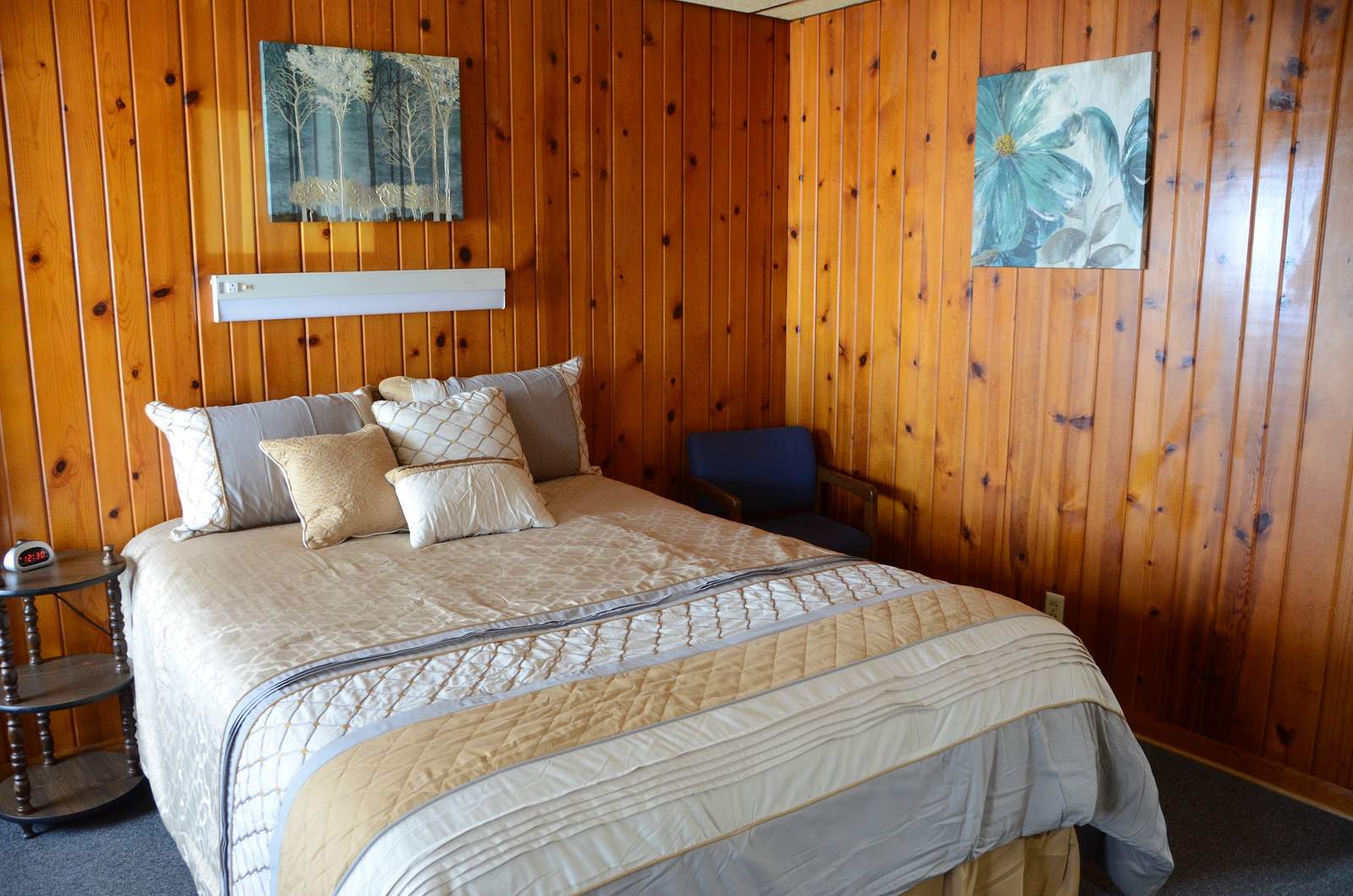 Royal Oaks Motel — photo 2