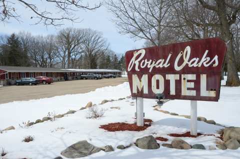 Royal Oaks Motel — photo 4