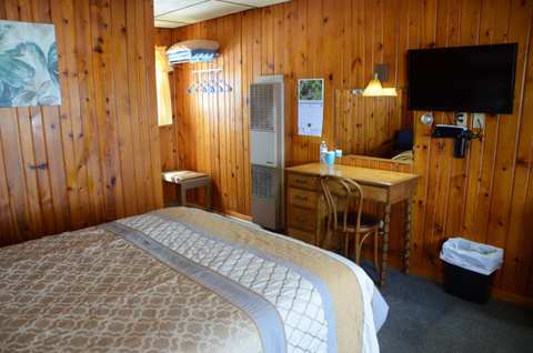 Royal Oaks Motel — photo 5