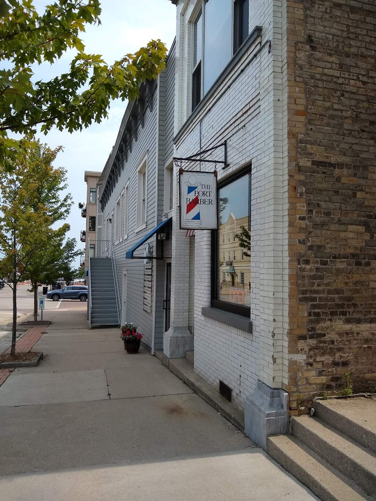 Port Barber Stylist — photo 2