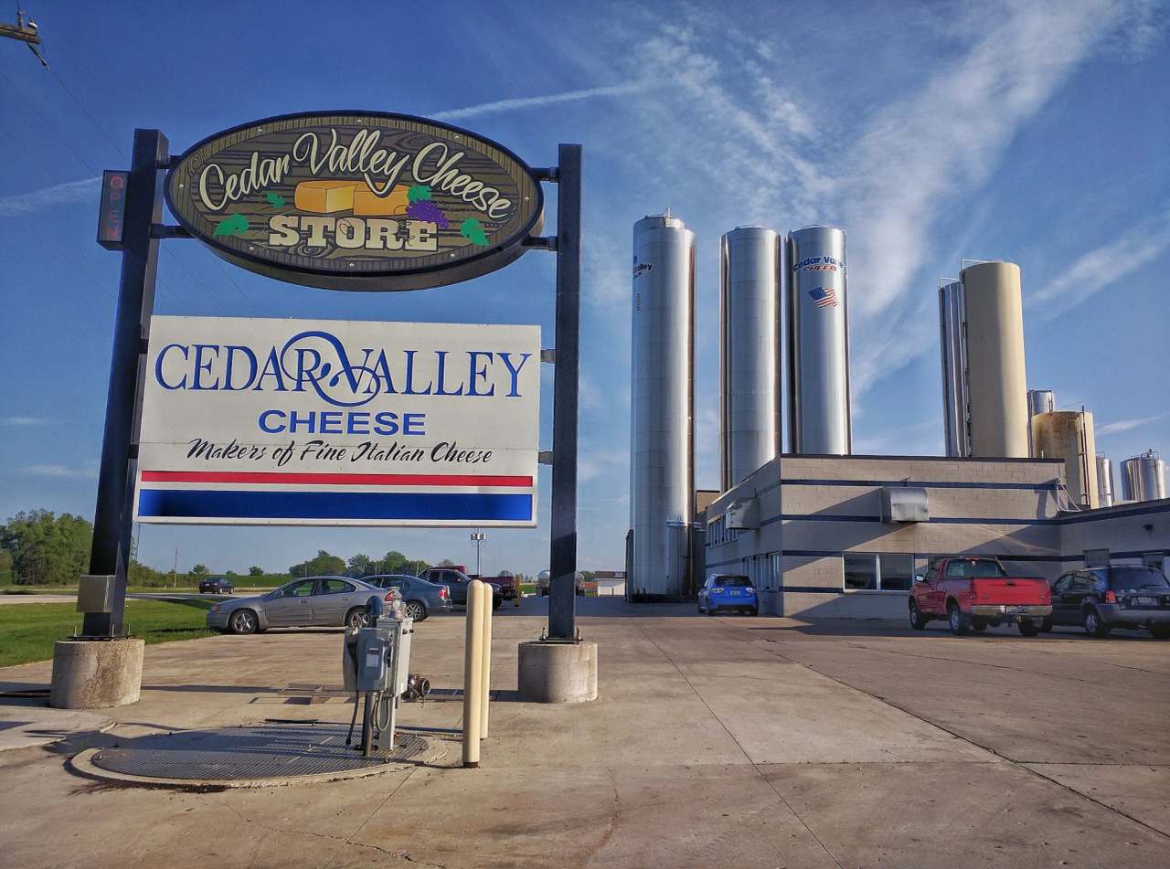 Cedar Valley Cheese Store — photo 1
