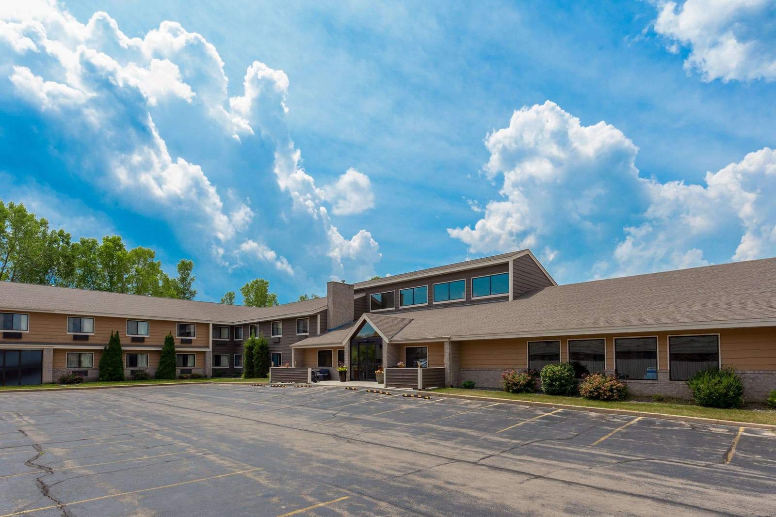 AmericInn by Wyndham Hartford WI — photo 1