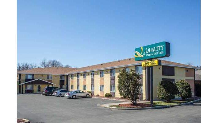 Quality Inn & Suites West Bend — photo 1
