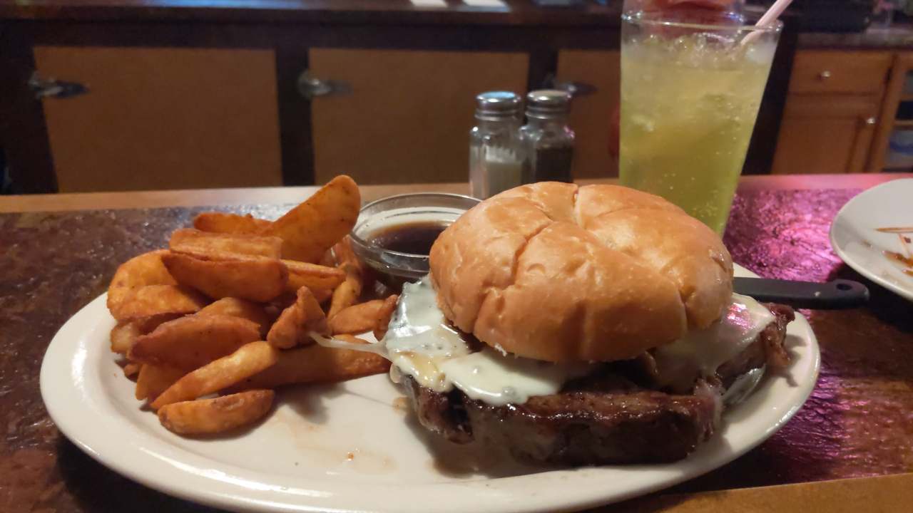 Leonard's Silver Creek Inn — photo 1
